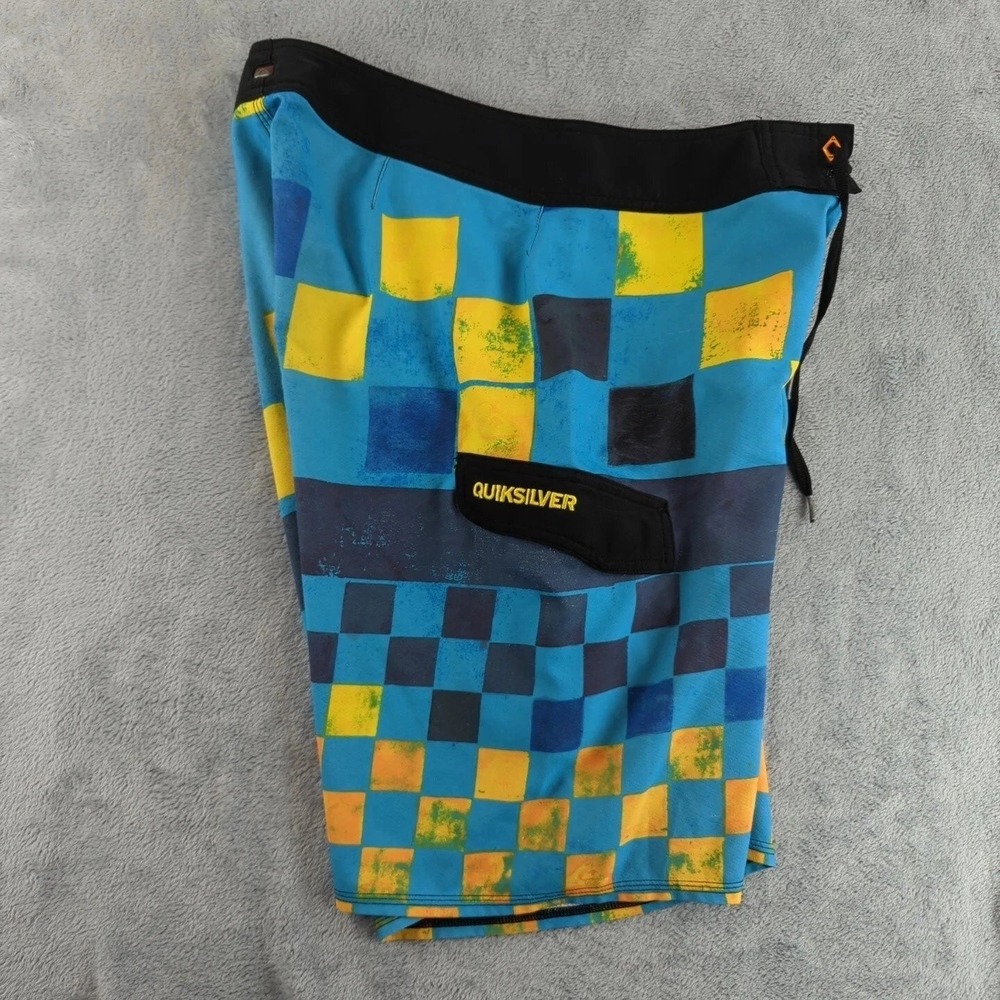 Quiksilver Board Shorts Mens 32 Blue Yellow Checkered Swim Trunks 4-Way Stretch - Picture 7 of 10
